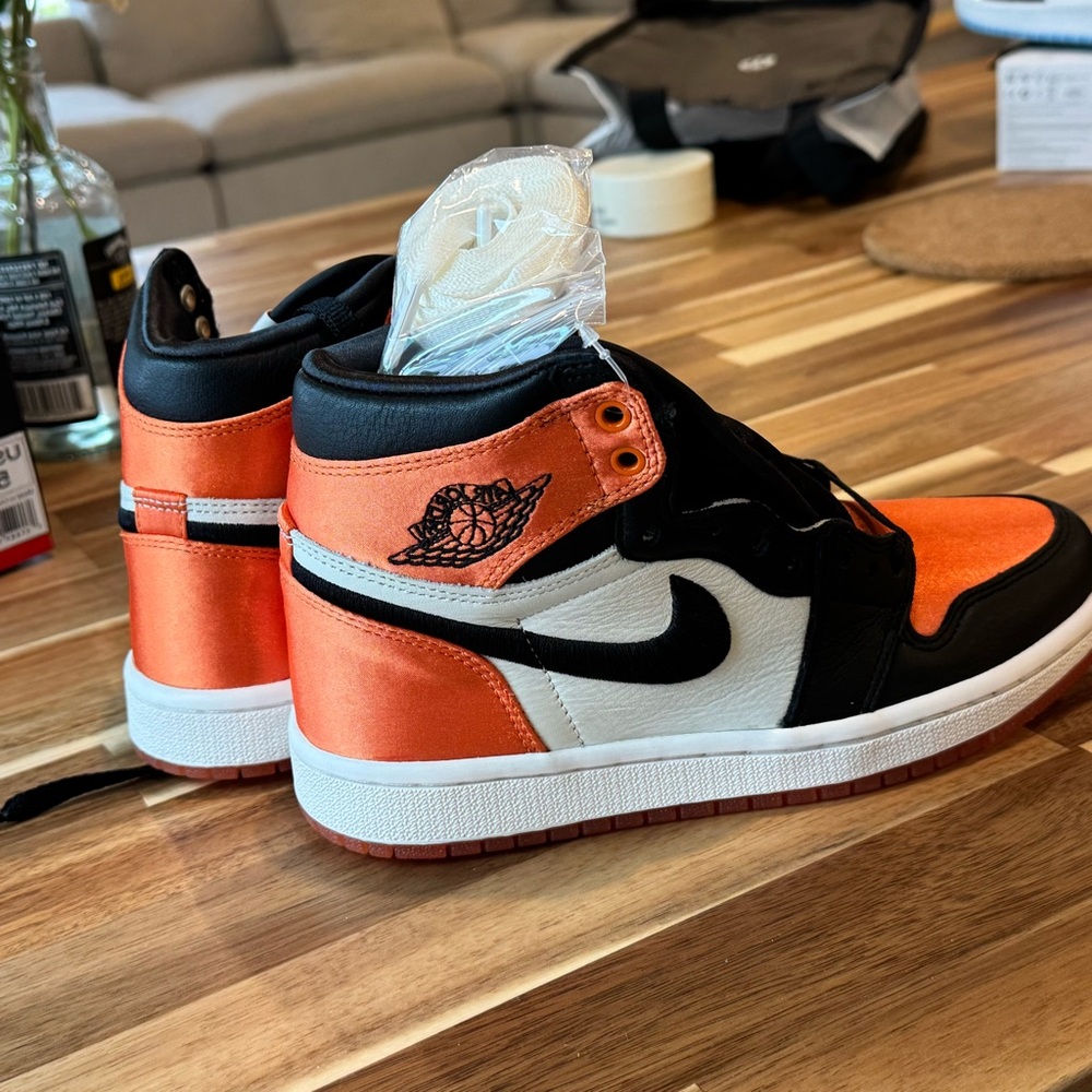 Nike Air Jordan 1 Retro High Orange Black White